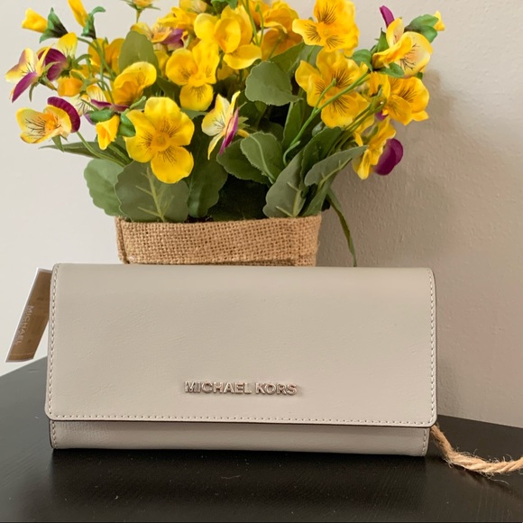 ✨LAST ONE✨Michael Kors Wallet
